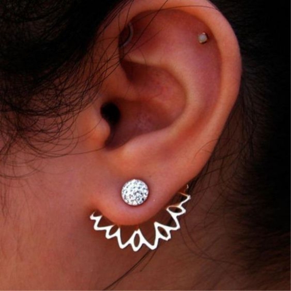 🚨🚨 NWT Open Lotus Rhinestone Earrings - Gold - Picture 2 of 3